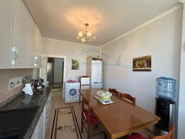 Shqiperi, shitet apartament 1+1+Ballkon Kati 5, 75 m² 87.000 € (Mali i Robit,Golem)