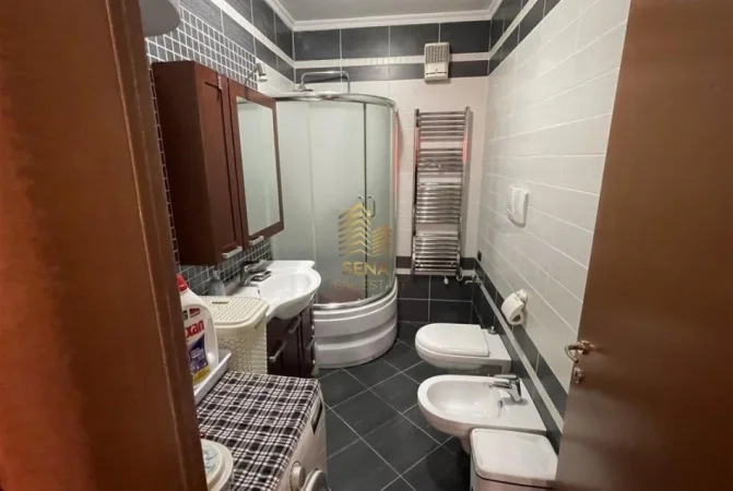 Tirane, jepet me qera apartament 2+1+Ballkon Kati 10, 100 m² 1.000 € (Rruga e Elbasanit)