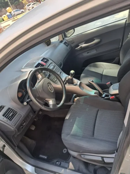 Tirane, shes makine Toyota Auris Nafte, gri metalizato manuale Kondicioner 250.000 km 5.000 €