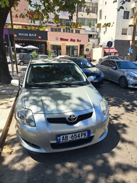 Tirane, shes makine Toyota Auris Nafte, gri metalizato manuale Kondicioner 250.000 km 5.000 €