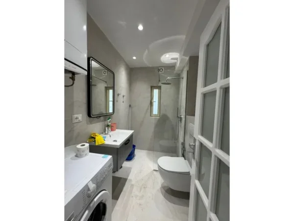 Tirane, jepet me qera apartament 2+1 Kati 2, 75 m² 700 € 