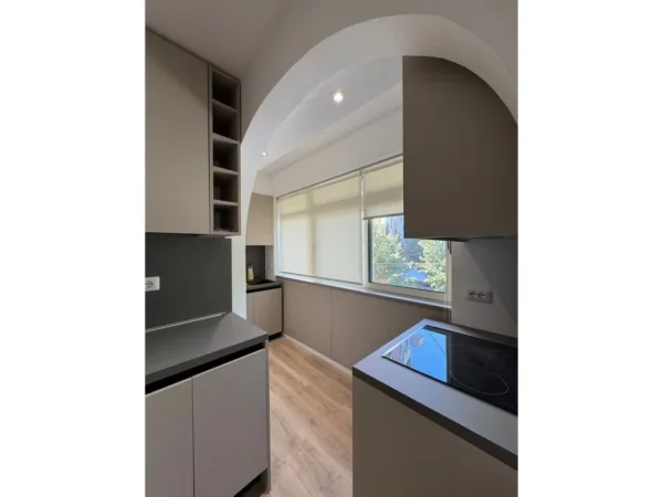 Tirane, jepet me qera apartament 2+1 Kati 2, 75 m² 700 € 