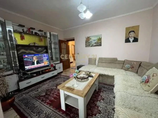 Tirane, shes apartament 3+1+Ballkon Kati 3, 118 m² 175.000 € (Materniteti i Ri)
