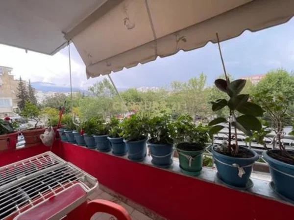 Tirane, shes apartament 3+1+Ballkon Kati 3, 118 m² 175.000 € (Materniteti i Ri)