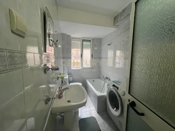Tirane, jepet me qera apartament 1+1+Ballkon Kati 2, 58 m² 550 € (astoria121636)