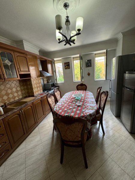 Tirane, jepet me qera apartament 2+1+Ballkon Kati 2, 100 m² 650 € (Rruga Mine Peza, Pranë Prokurorisë Tiranë dhe Harry Fultz)