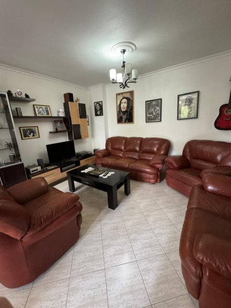 Tirane, jepet me qera apartament 2+1+Ballkon Kati 2, 100 m² 650 € (Rruga Mine Peza, Pranë Prokurorisë Tiranë dhe Harry Fultz)