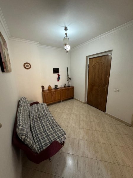Tirane, jepet me qera apartament 2+1+Ballkon Kati 2, 100 m² 650 € (Rruga Mine Peza, Pranë Prokurorisë Tiranë dhe Harry Fultz)