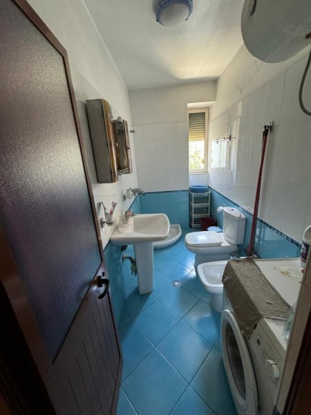 Tirane, jepet me qera apartament 2+1+Ballkon Kati 2, 100 m² 650 € (Rruga Mine Peza, Pranë Prokurorisë Tiranë dhe Harry Fultz)