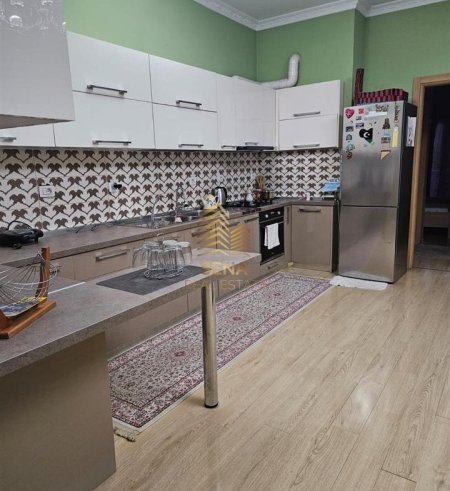 Tirane, jepet me qera apartament 3+1+Ballkon Kati 3, 138 m² 500 € (Rruga Fuat Toptani)