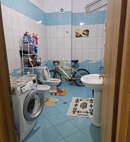 Tirane, jepet me qera apartament 3+1+Ballkon Kati 3, 138 m² 500 € (Rruga Fuat Toptani)
