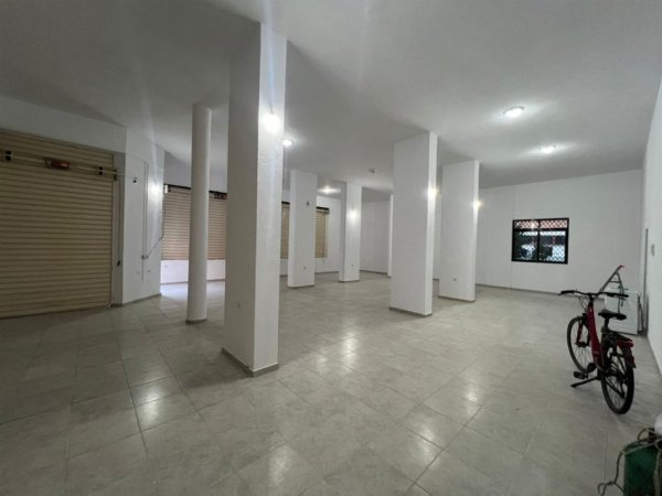 Tirane, jepet me qera ambjent biznesi Kati 0, 170 m² 1.400 € (XHAMLLIKU)