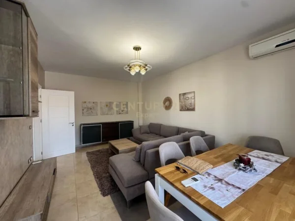 Tirane, jepet me qera apartament 2+1 Kati 1, 96 m² 600 € (expert121630)