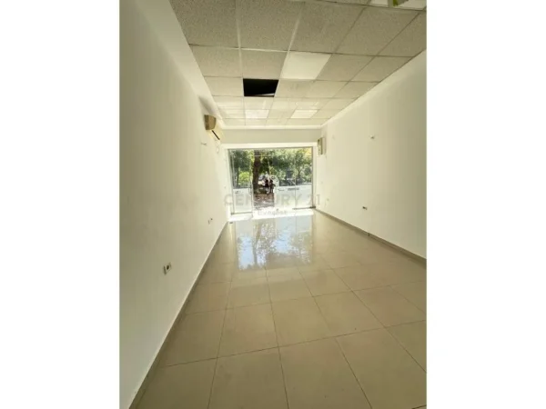 Tirane, shitet dyqan Kati 0, 32 m² 220.000 €