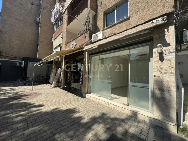 Tirane, shitet dyqan Kati 0, 32 m² 220.000 €