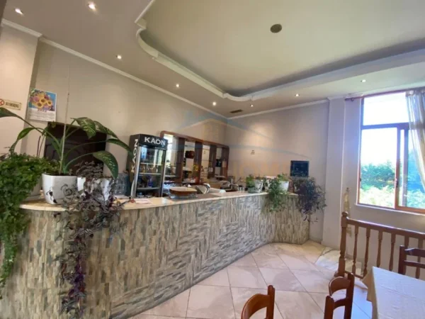 Tirane, jepet me qera ambjent biznesi Kati 0, 305 m² 2.500 € (Sauk)