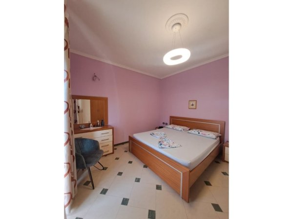 Tirane, jepet me qera apartament 2+1 Kati 2, 144 m² 550 € 