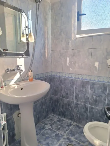 Tirane, jepet me qera apartament 3+1+Ballkon Kati 5, 110 m² 700 € (Selvia)