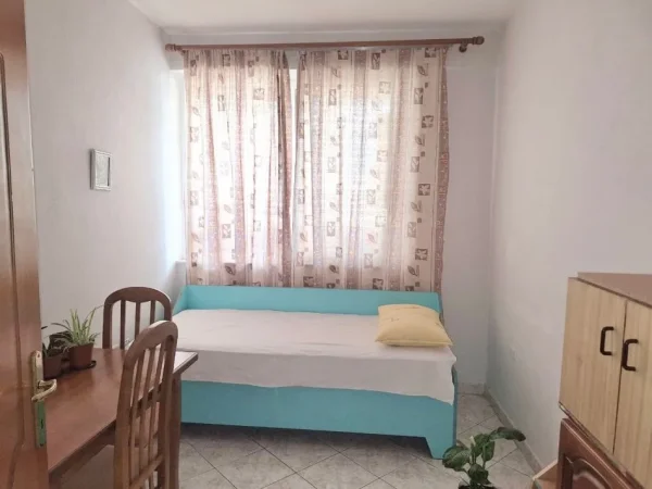 Tirane, jepet me qera apartament 3+1+Ballkon Kati 5, 110 m² 700 € (Selvia)