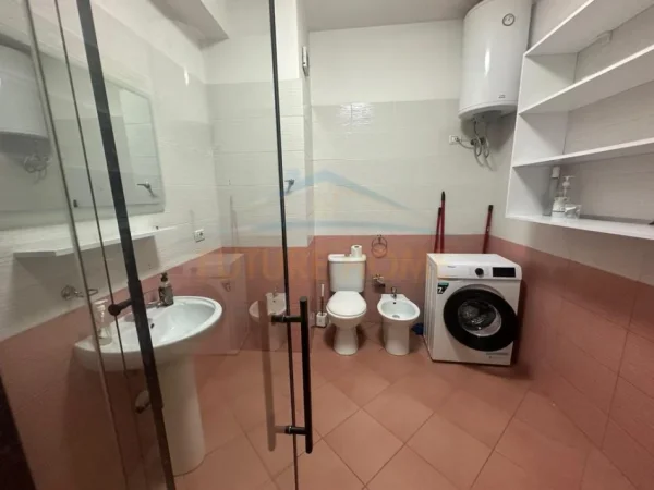 Tirane, jepet me qera apartament 1+1 Kati 4, 70 m² 550 € 