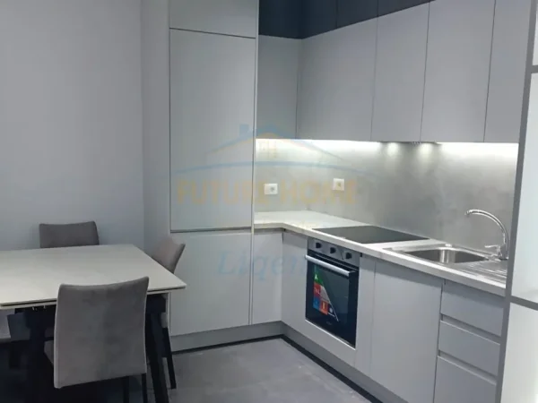 Tirane, jepet me qera apartament 1+1 Kati 6, 600 € 