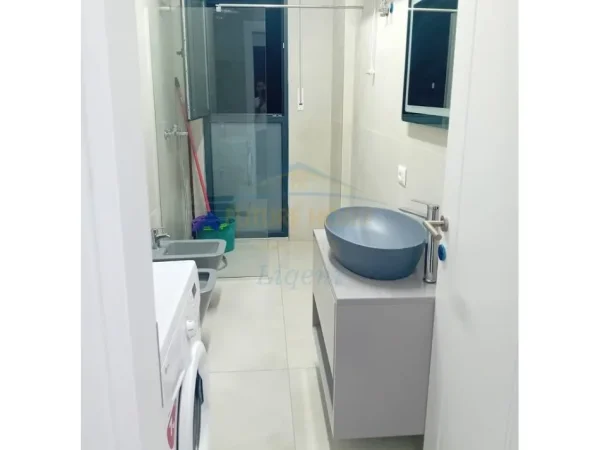 Tirane, jepet me qera apartament 1+1 Kati 6, 600 € 