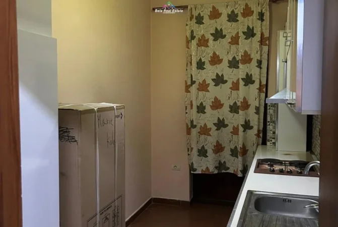 Tirane, jepet me qera apartament 1+1+Aneks Kati 3, 63 m² 560 € (Bulevardi zogu i pare)