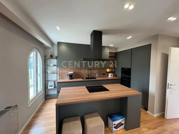 Tirane, jepet me qera Vile 3 Katshe Kati 3, 308 m² 3.500 €