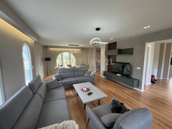 Tirane, jepet me qera Vile 3 Katshe Kati 3, 308 m² 3.500 €