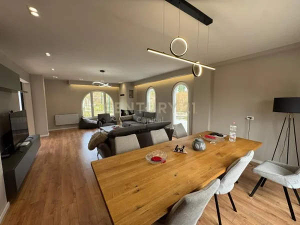 Tirane, jepet me qera Vile 3 Katshe Kati 3, 308 m² 3.500 €