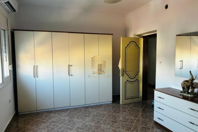Tirane, jepet me qera apartament 2+1+Ballkon Kati 5, 100 m² 600 € (Rruga Ferit Xhajko)