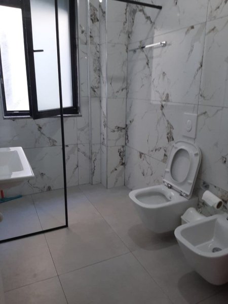 Tirane, jepet me qera apartament 1+1+Ballkon Kati 1, 80 m² 500 € (TEG)
