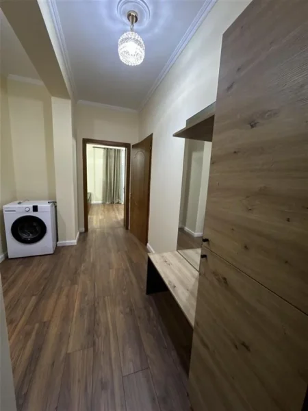 Tirane, jepet me qera apartament 2+1+Ballkon Kati 4, 140 m² 600 € 