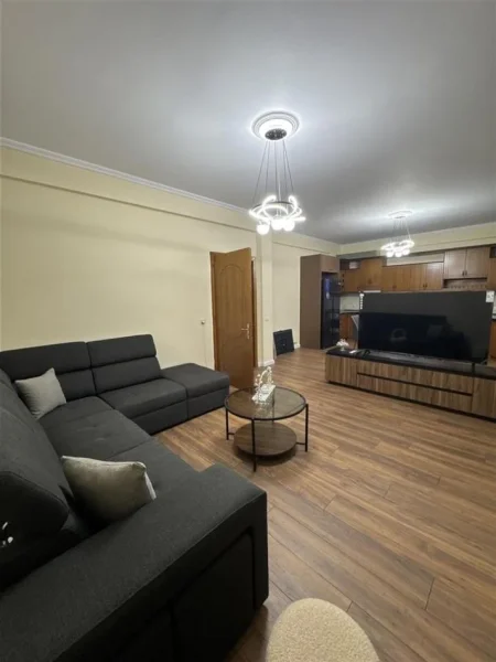 Tirane, jepet me qera apartament 2+1+Ballkon Kati 4, 140 m² 600 € 