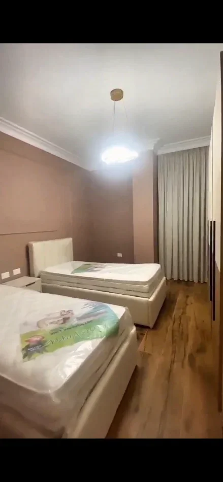 Tirane, jepet me qera apartament 2+1+Ballkon Kati 3, 150 m² 1.200 € (Vet Hospital)