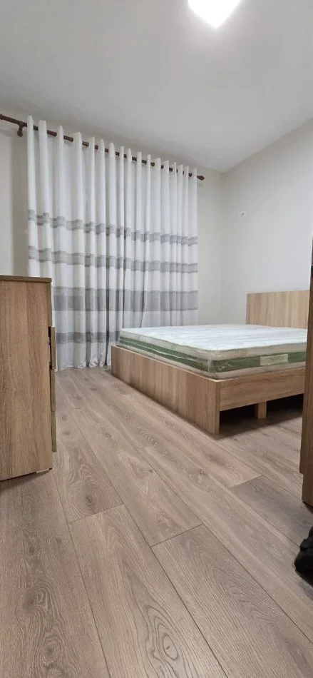 Tirane, jepet me qera apartament 1+1+Ballkon Kati 2, 60 m² 550 € (KOMUNA E PARISIT)