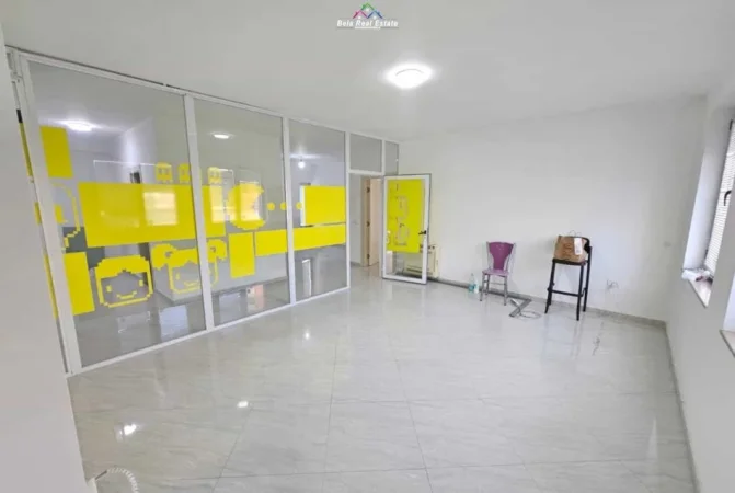Tirane, jepet me qera zyre Kati 4, 130 m² 1.500 € (Turdiu Center)