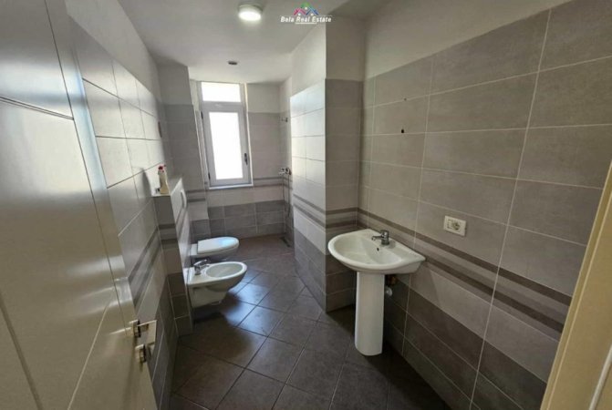 Tirane, jepet me qera zyre Kati 4, 130 m² 1.500 € (Turdiu Center)