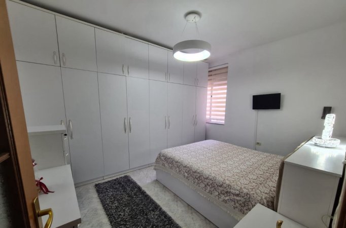 Tirane, jepet me qera apartament 1+1+Ballkon Kati 5, 70 m² 550 € (KONGRESI MANASTIRIT)