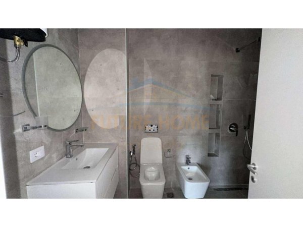 Tirane, shitet apartament 3+1 Kati 1, 130 m² 240.000 € (Unaza e Re)