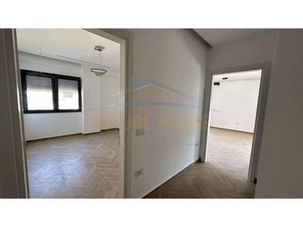 Tirane, shitet apartament 3+1 Kati 1, 130 m² 240.000 € (Unaza e Re)