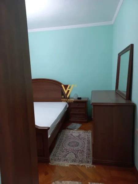 Tirane, jepet me qera apartament 1+1+Ballkon Kati 2, 59 m² 550 € (RRUGA E KAVAJES)