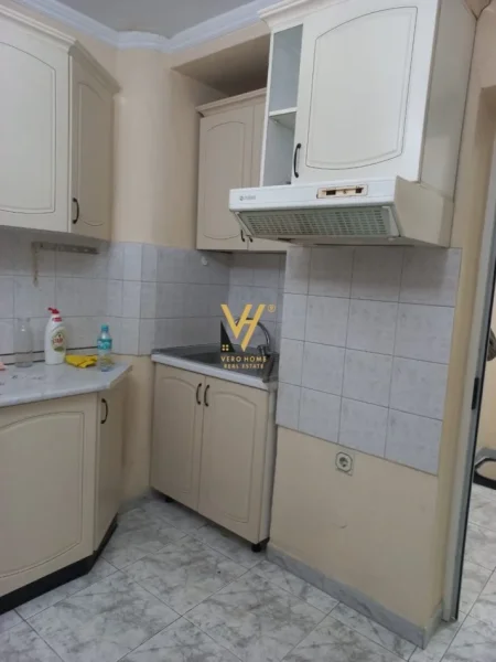 Tirane, jepet me qera apartament 1+1+Ballkon Kati 2, 59 m² 550 € (RRUGA E KAVAJES)
