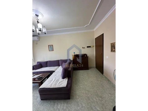 Tirane, jap me qera apartament 2+1+Ballkon Kati 4, 120 m² 550 € (Ish Fusha e Aviacionit)