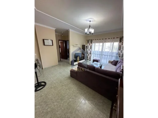 Tirane, jap me qera apartament 2+1+Ballkon Kati 4, 120 m² 550 € (Ish Fusha e Aviacionit)