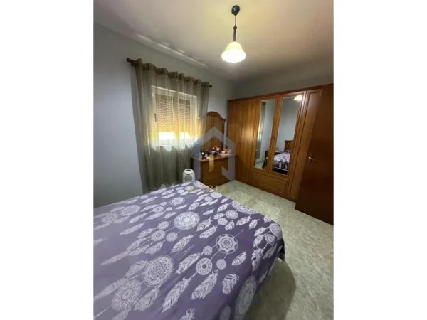 Tirane, jap me qera apartament 2+1+Ballkon Kati 4, 120 m² 550 € (Ish Fusha e Aviacionit)