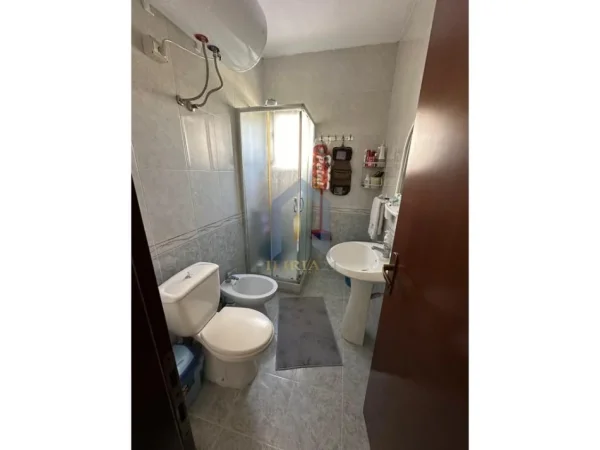 Tirane, jap me qera apartament 2+1+Ballkon Kati 4, 120 m² 550 € (Ish Fusha e Aviacionit)