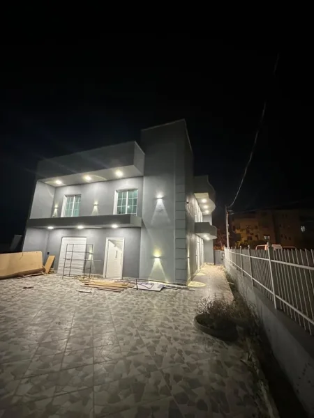 Tirane, shitet 2 Katshe Kati 2, 276 m² (Kombinat)