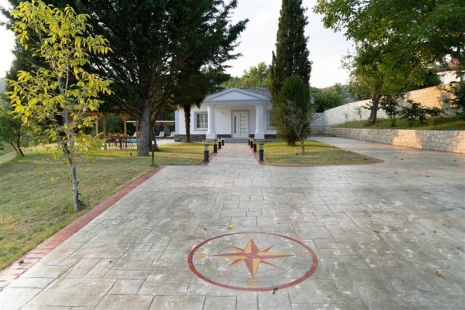 Tirane, jepet me qera Vile 2+1 Kati 1, 120 m² 1.000 € (Baldushk)
