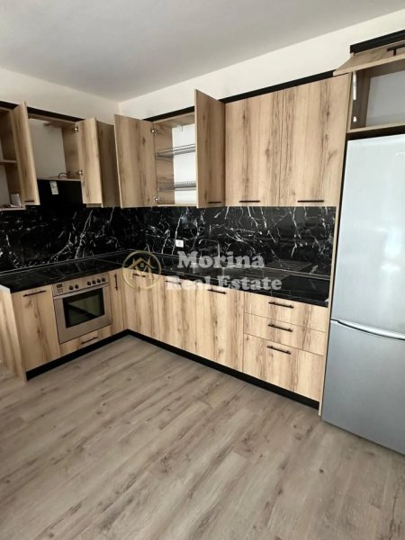 Tirane, jepet me qera apartament 2+1+Ballkon Kati 2, 96 m² 600 € (Rruga 5 Maj)
